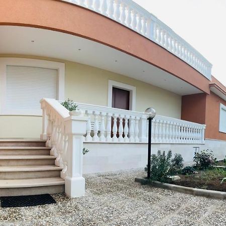 Villa Raffaele Trani Bagian luar foto
