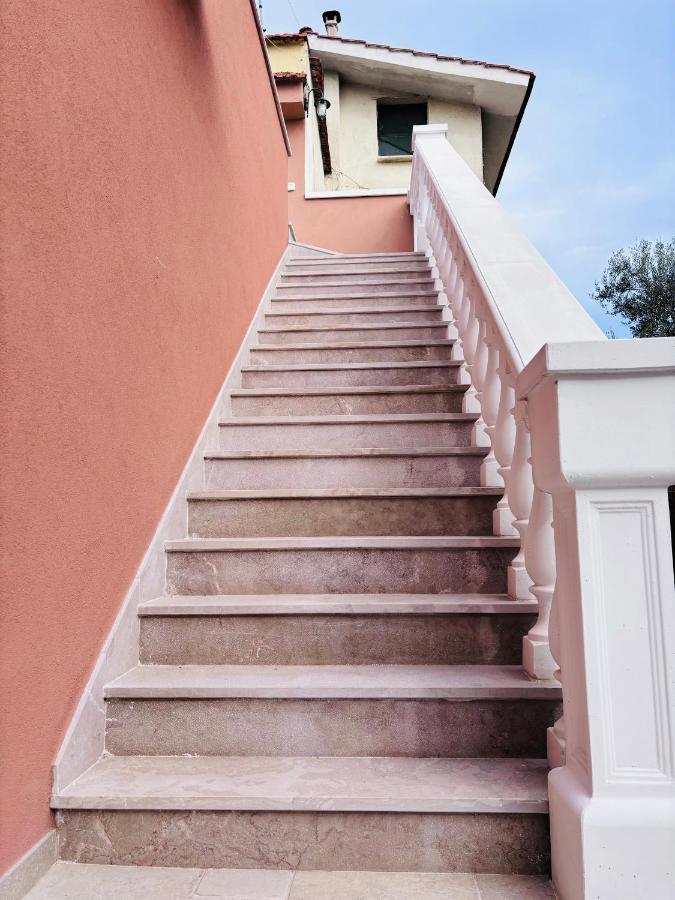 Villa Raffaele Trani Bagian luar foto