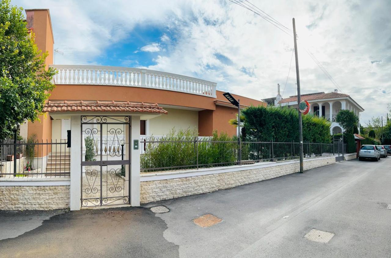 Villa Raffaele Trani Bagian luar foto