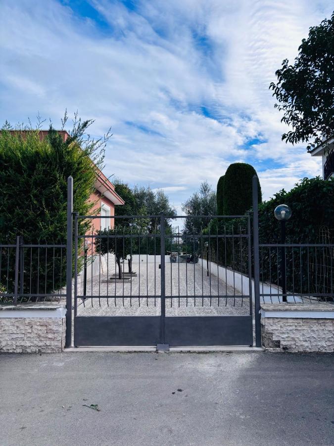 Villa Raffaele Trani Bagian luar foto